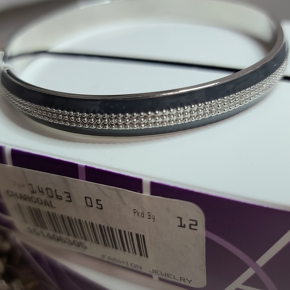 NWT Lia Sophia Enamel Bangle Bracelet Charcoal - Picture 2 of 6